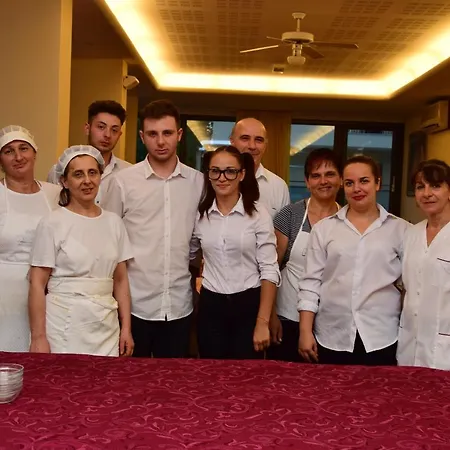Отель President Pool & 3*